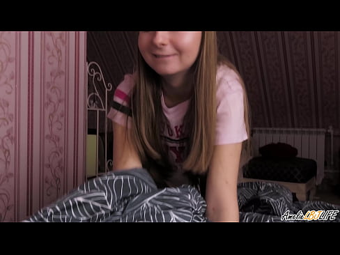 ❤️ Blonde Sucks her Best Friend Deeply και παίρνει σπέρμα στο στόμα της ☑ Όμορφο πορνό ❤